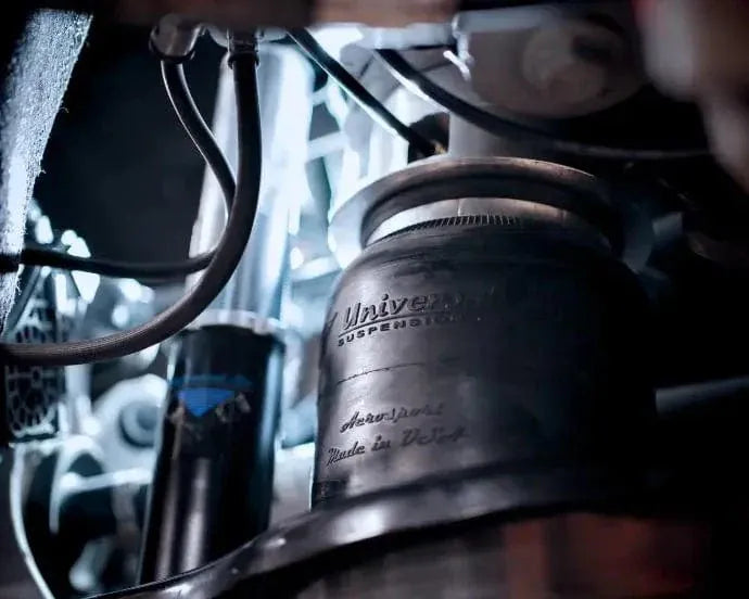 Universal Air Solution Series Air Struts for 2021-2024 BMW M4 (G82)